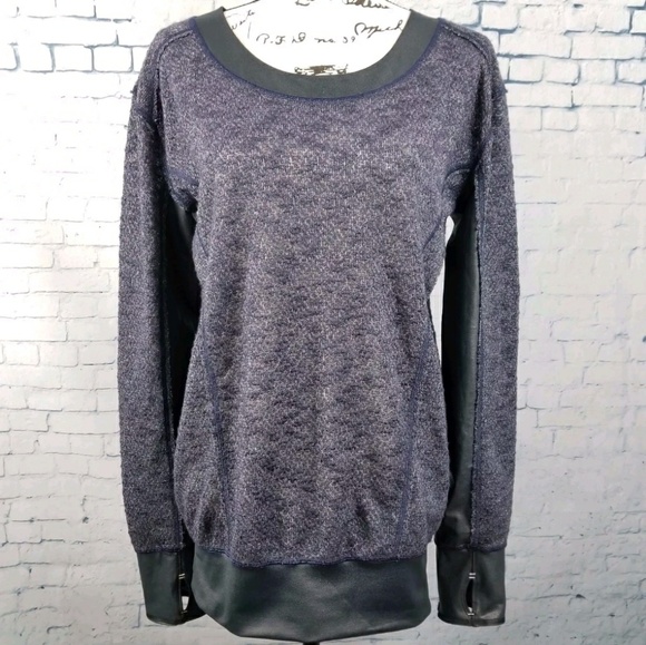 Moving Comfort Sweaters - 🎂 Moving Comfort Shirt Sweater SZ M Blue Black
